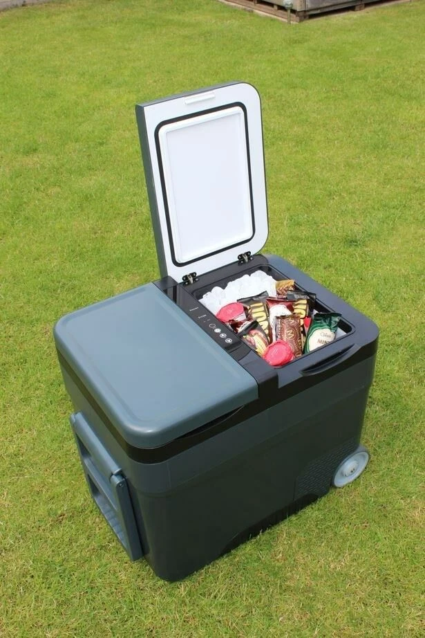 Outdoor Revolution Eco Deep Extreme Compressor Cooler & Freezer 45L 3 Outdoor Revolution Eco Deep Extreme Compressor Cooler & Freezer 45L - Image 3